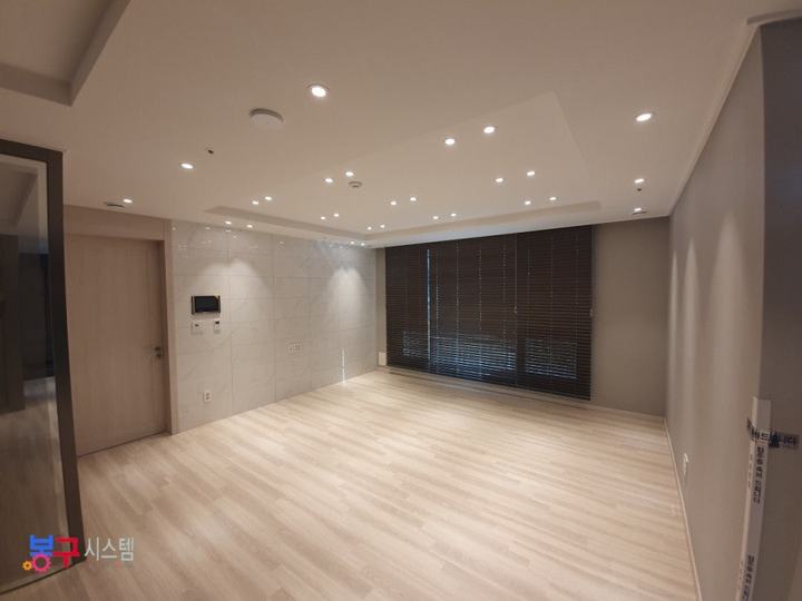 송산 금강펜테리움 거실,주방의 메인조명이 없는 다운라이트로 개성만점 조명공사 포스팅